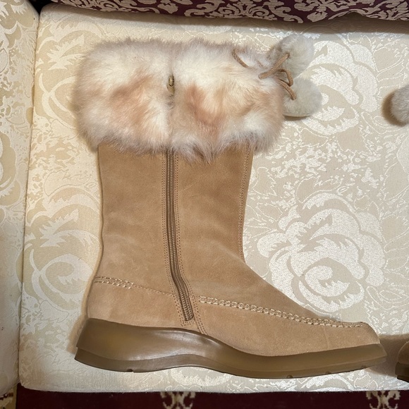 Aerosols Tan Suede Fur Boots. - Picture 3 of 6